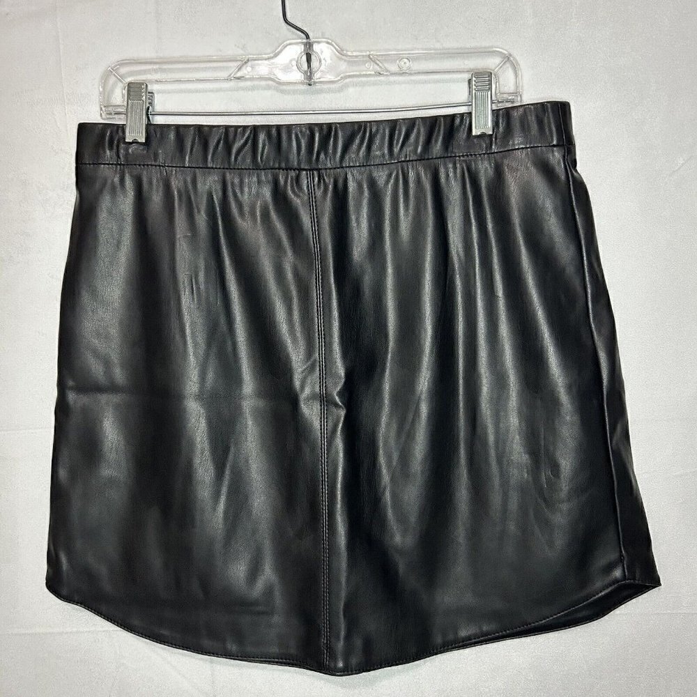 BB Dakota Women's Black Faux Leather Mini Skirt Curved Hem Size L NWOT